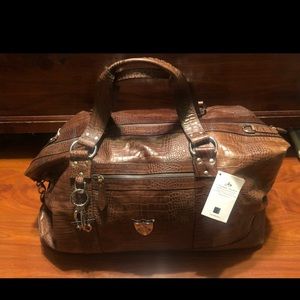 New Avantair Duffle Leather weekender
